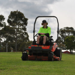 Commercial lawn mowing and edging Balwyn North